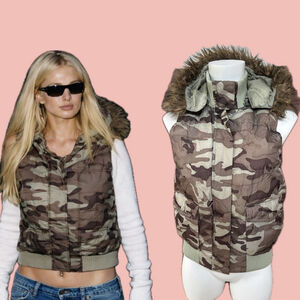 Vintage Y2K Bongo Camo Cropped Puffer Vest Fur Hood Size M